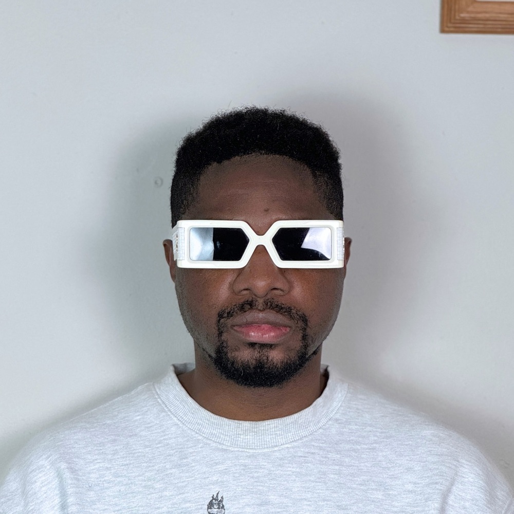 Stylish White Rectangular Sunglasses - image 3